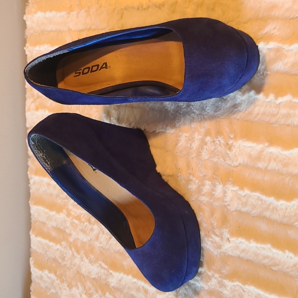 Soda blue suede wedge